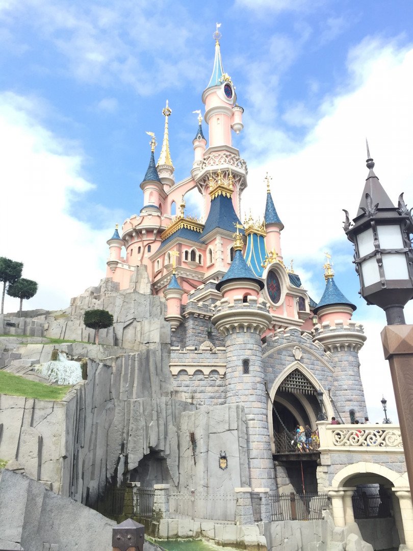 Disneyland-paris-mickey-walt-disney-2