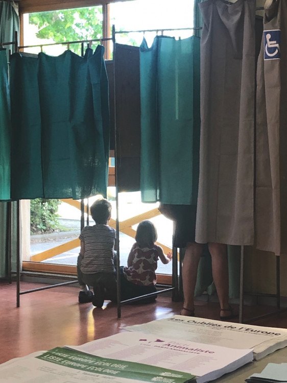 Mise en place d'un bureau de vote pour une election