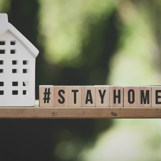 message de stay at home pour le confinement