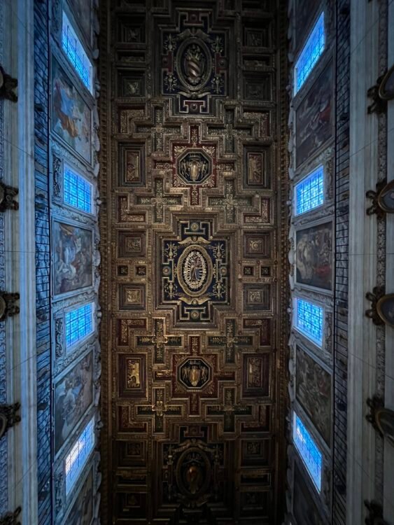 Plafond église à Rome